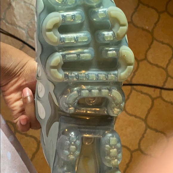 COPY - Women Air VaporMax Plus - Picture 3 of 4